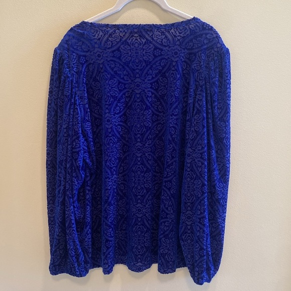 Talbots Velvet Burnout Mosaic Long Sleeve Floral Blouse Royal Blue Size LARGE - Picture 6 of 7